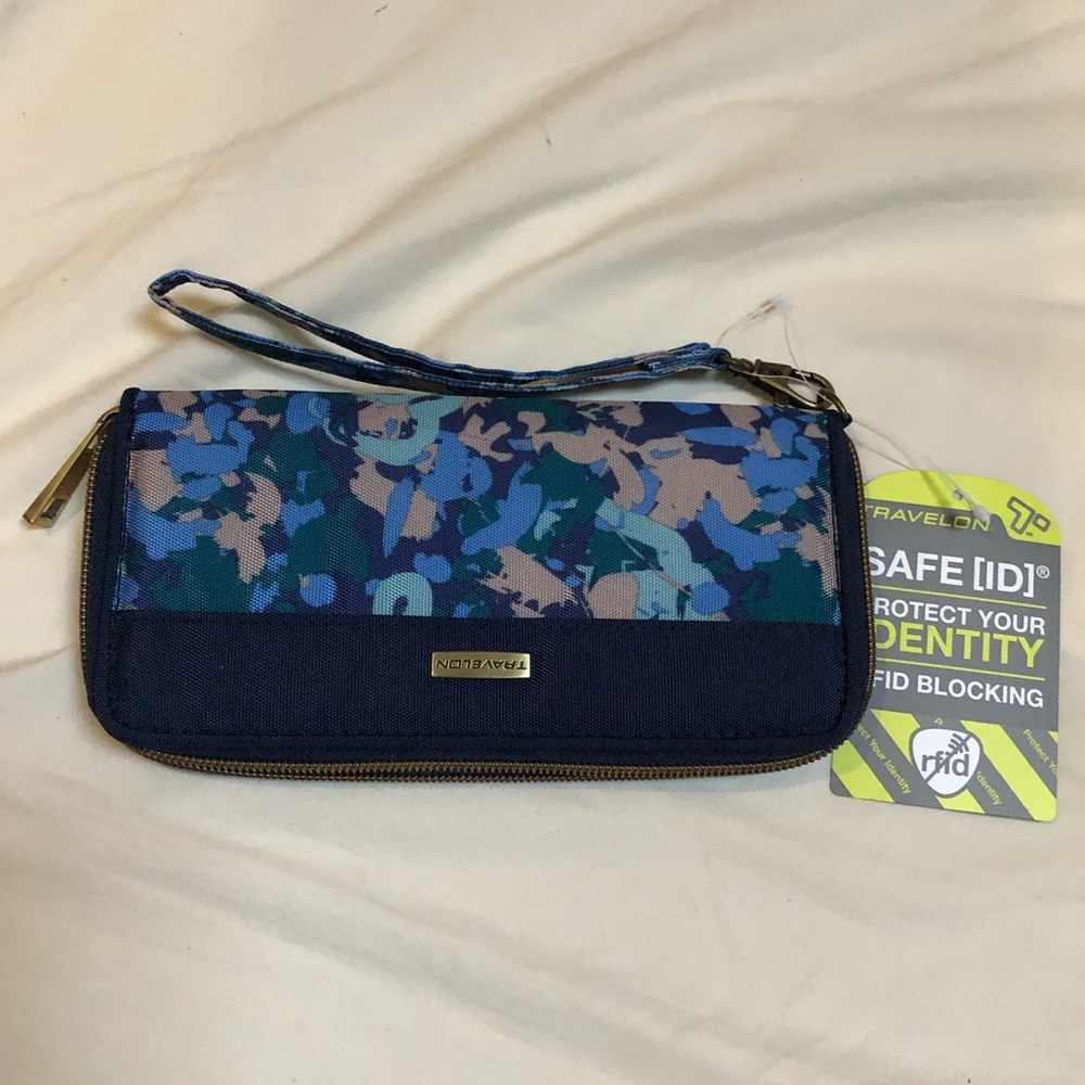 Travelon Blue RFID Blocking Clutch Wallet